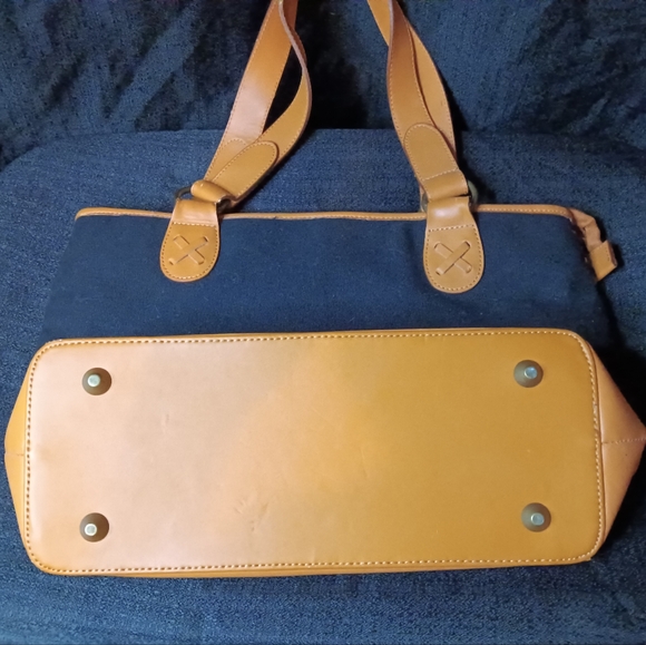 Large Cat in Library Purse - Picture 3 of 5